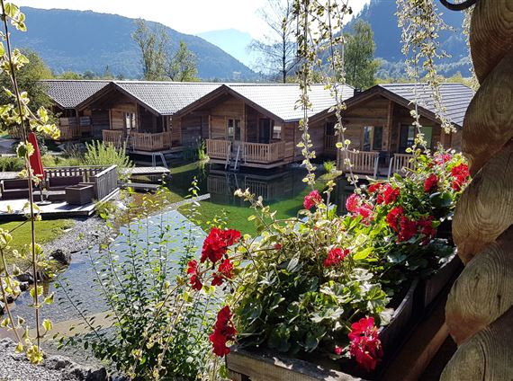 Chalet mit Teich