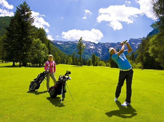 unten mitte nur golfer rechts.jpg